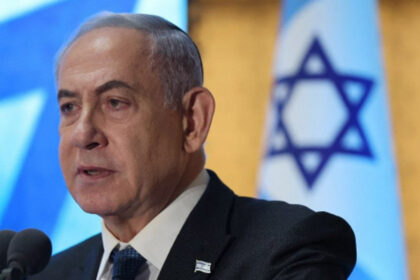 Cinco jornalistas da Al Jazeera, incluindo o renomado Anas al-Sharif, foram mortos em um ataque aéreo israelense perto do Hospital al-Shifa, em Gaza.