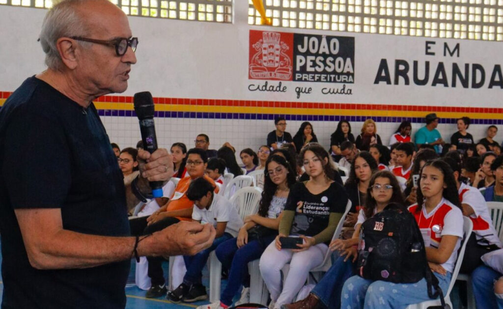 Cícero Lucena destaca compromisso ambiental ao apresentar projeto do Parque do Roger a estudantes da Rede Municipal