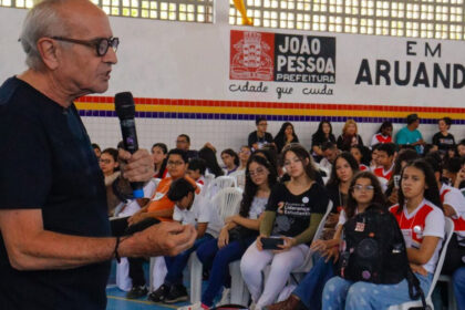 Cícero Lucena destaca compromisso ambiental ao apresentar projeto do Parque do Roger a estudantes da Rede Municipal