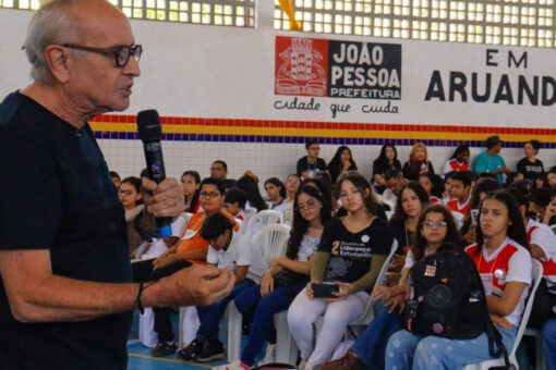 Cícero Lucena destaca compromisso ambiental ao apresentar projeto do Parque do Roger a estudantes da Rede Municipal